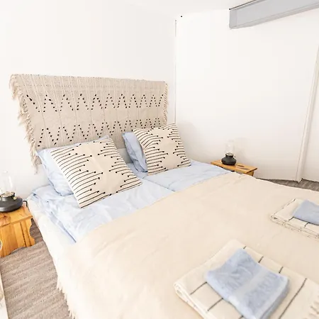 Rivercity Dob Hideaway *