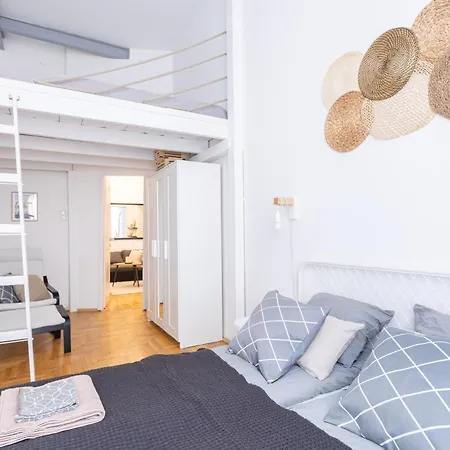 Rivercity Dob Hideaway *