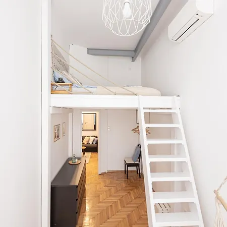 Rivercity Dob Hideaway